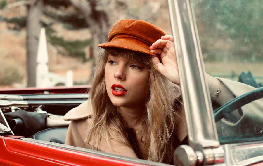 Taylor+Swift+Released+Red+%28Taylors+Version%29+and+Fans+Got+Passionate