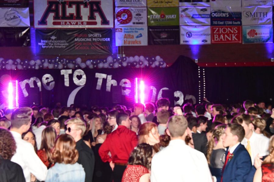 Students enjoy the ambiance of the 2020 Sweethearts Dance. The 2021 dance was cancelled due to Covid issues last year. This years dance is set to happen, but students must mask up to prevent the spread of the Covid Omicron variant.