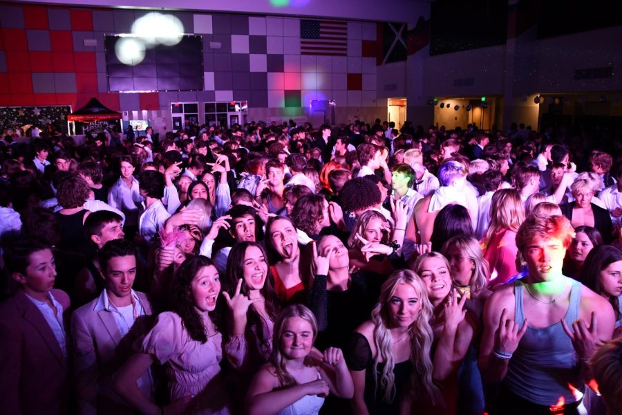 Students packed the Commons and enjoyed this years Sweethearts Dance.