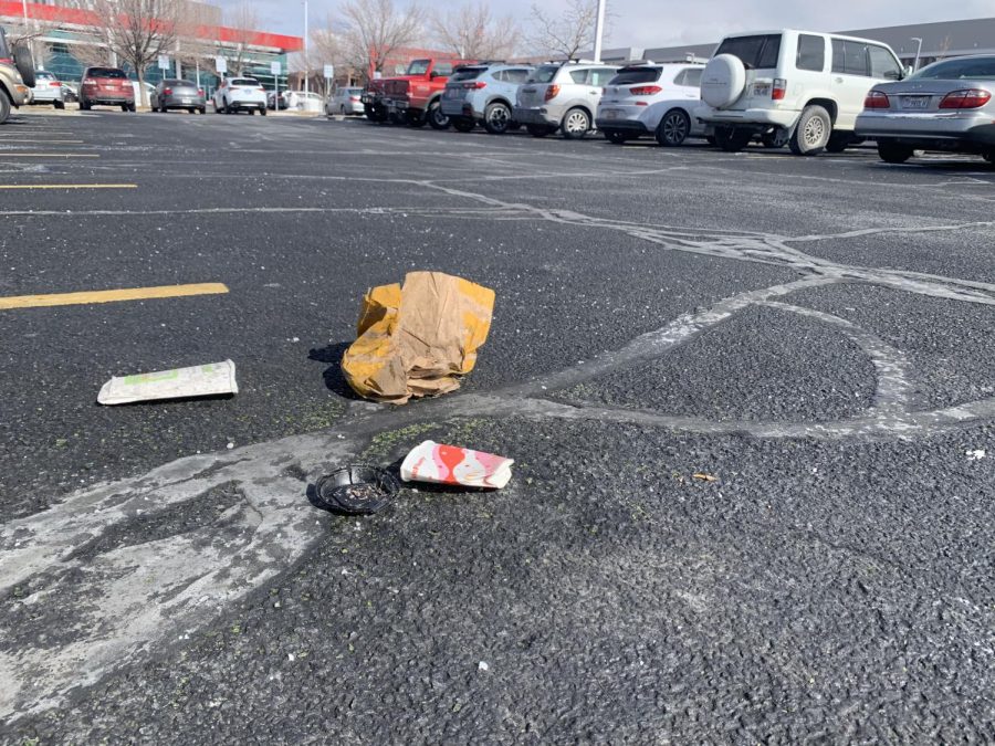 Trash in Student Parking Lot: Students Encouraged to Clean Up After Themselves