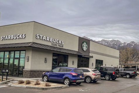 Utah Starbucks works at the 4th and 4th store and Cottonwood Heights join the national push to unionize. 