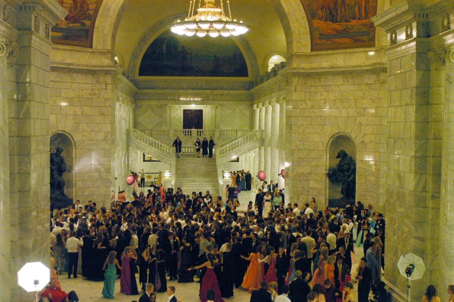 This+photo%2C+taken+in+2008%2C+shows+Alta+students+in+action+at+the+Junior+Prom.+The+Capitol+Rotunda+provides+a+nice+enclosure+for+the+dance.