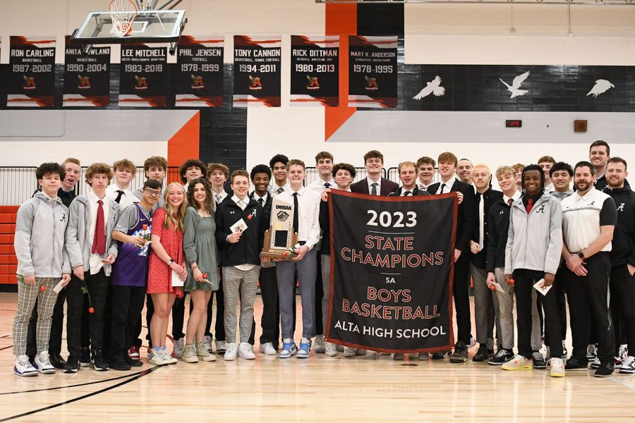 The+boys+Basketball+team+poses+with+their+UHSAA+trophy.